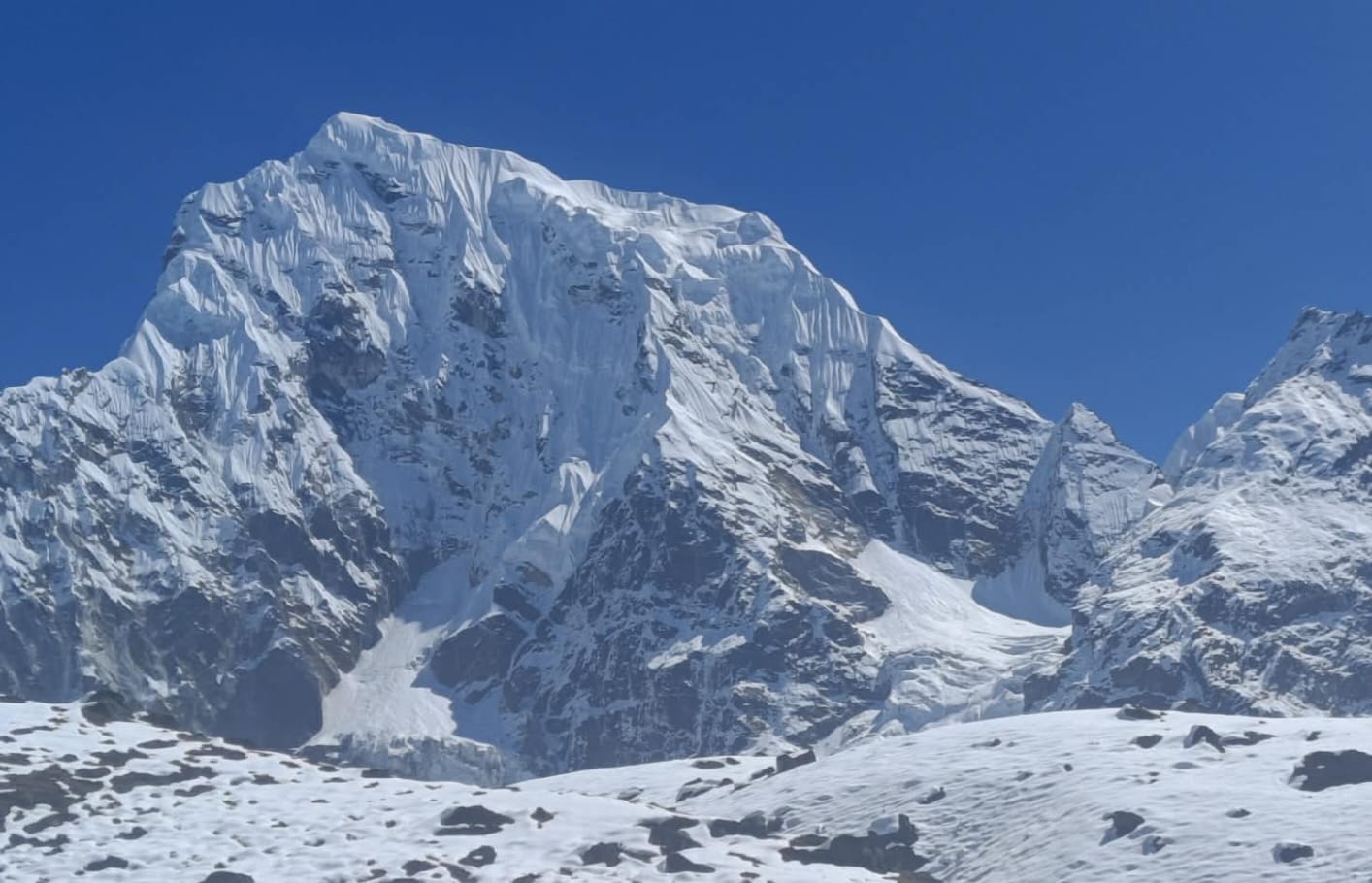 Cholatse Peak Climbing
